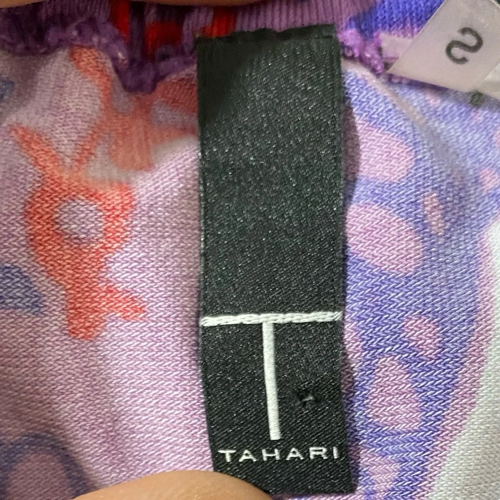 TAHARI || woman’s long sleeve blouse Sz Small